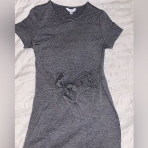 Women's Charcoal Grey Tie Waist Knit Dress.
Size: MED (8/10)